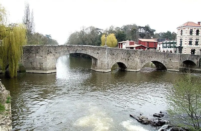 Foto de Pont de la vallée sur la sèvres - MOSSOT - © Creative Commons (https://creativecommons.org/licenses/by-sa/4.0/deed.fr)