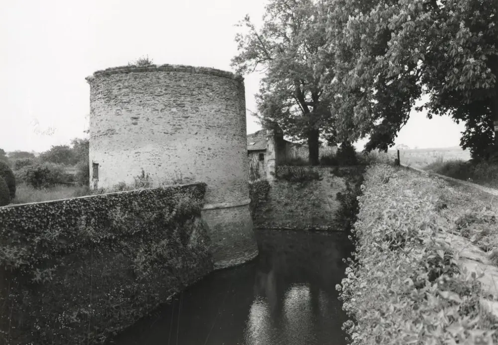 Picture of Castle of Villejégu - POP Plateforme Ouverte du Patrimoine / Base Mérimée - © Ministère de la Culture (France), Médiathèque du patrimoine et de la photographie, tous droits réservés