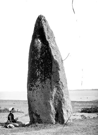 Picture of Menhir dit de la Vacherie - Sous licence Creative Commons (https://creativecommons.org/licenses/by-sa/4.0/deed.fr) - Par Gzen92Bot - © Creative Commons (https://creativecommons.org/licenses/by-sa/4.0/deed.fr)