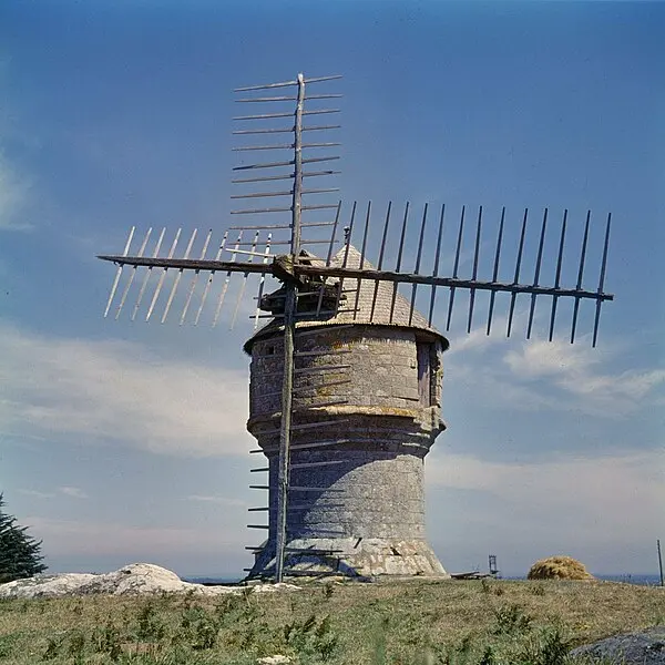 Picture of Milling mill - Unknown authorUnknown author - © Creative Commons (https://creativecommons.org/licenses/by-sa/4.0/deed.fr)