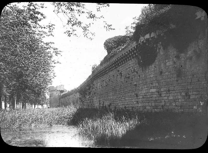 Picture of Ramparts - POP Plateforme Ouverte du Patrimoine / Base Mérimée - © Ministère de la Culture (France), Médiathèque du patrimoine et de la photographie, diffusion RMN-GP