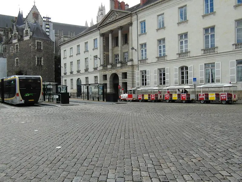Foto de Hôtel de Montaudoin o columnas - IngolfBLN - © Creative Commons (https://creativecommons.org/licenses/by-sa/4.0/deed.fr)