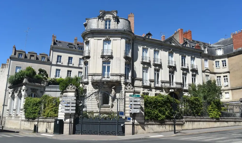 Foto de Hotel Saint-A incendente (viejo) - POP Plateforme Ouverte du Patrimoine / Base Mérimée - © Ministère de la Culture (France), Médiathèque du patrimoine et de la photographie, diffusion RMN-GP