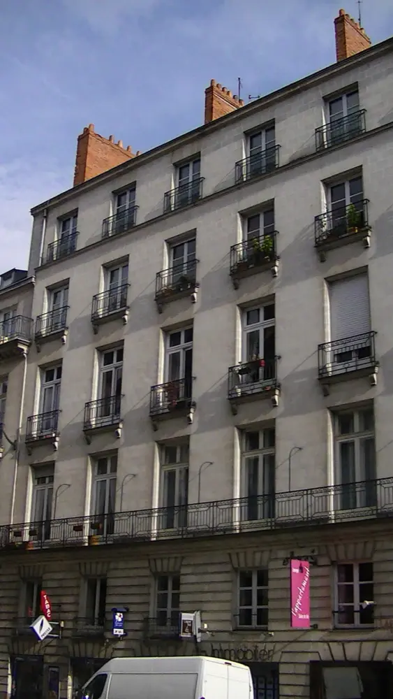 Foto von Cambronne -Kursgebäude - Sous licence Creative Commons (https://creativecommons.org/licenses/by-sa/4.0/deed.fr) - Par Adam Bishop - © Creative Commons (https://creativecommons.org/licenses/by-sa/4.0/deed.fr)