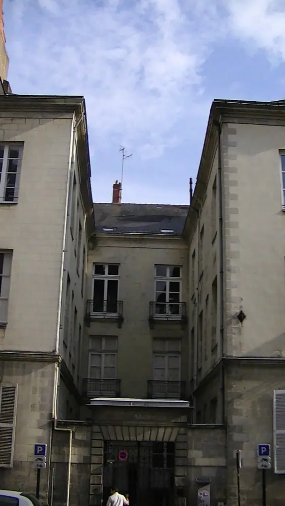 Foto de Edificio del curso de Cambronne - Sous licence Creative Commons (https://creativecommons.org/licenses/by-sa/4.0/deed.fr) - Par Adam Bishop - © Creative Commons (https://creativecommons.org/licenses/by-sa/4.0/deed.fr)