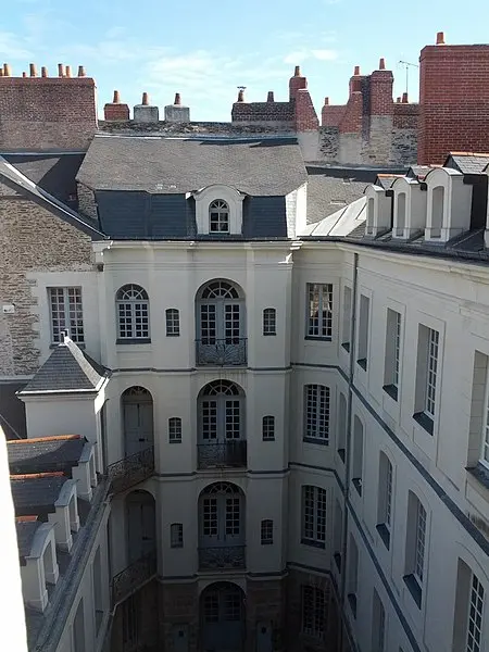 Foto de Edificio - Hashar - © Creative Commons (https://creativecommons.org/licenses/by-sa/4.0/deed.fr)