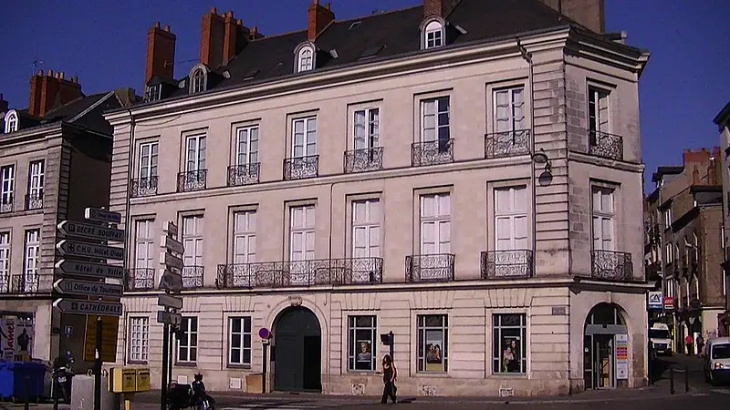 Picture of Building - Adam Bishop - © Creative Commons (https://creativecommons.org/licenses/by-sa/4.0/deed.fr)