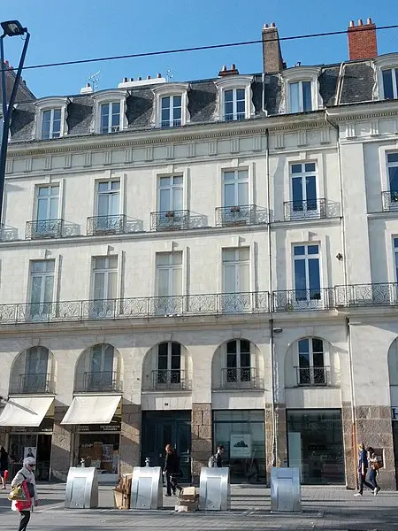 Foto de Edificio - Hashar - © Creative Commons (https://creativecommons.org/licenses/by-sa/4.0/deed.fr)