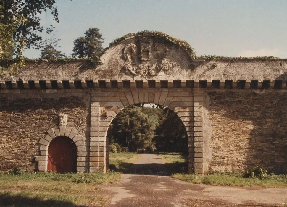 Foto de Château de la Touche (viejo) - POP Plateforme Ouverte du Patrimoine / Base Mérimée - © Ministère de la Culture (France), Médiathèque du patrimoine et de la photographie, tous droits réservés