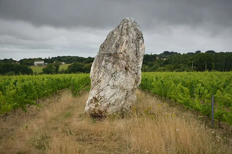 Foto de Menhir - Selbymay - © Creative Commons (https://creativecommons.org/licenses/by-sa/4.0/deed.fr)
