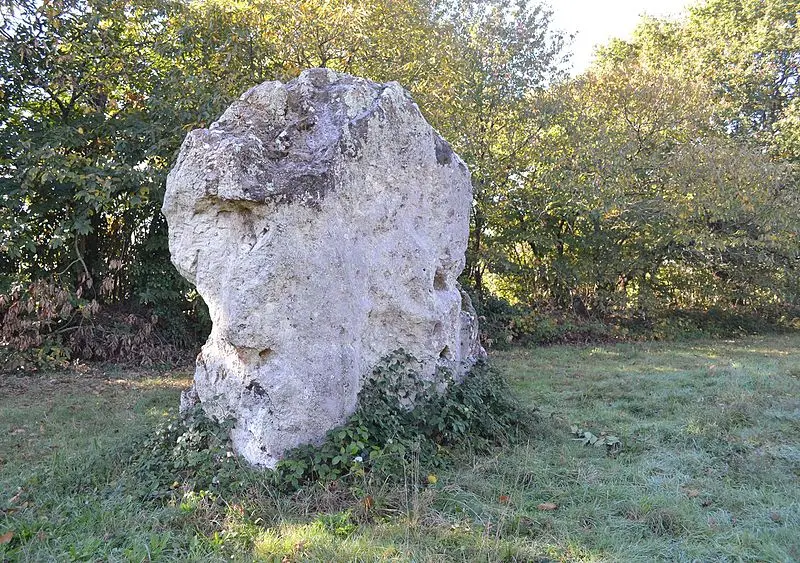 Foto de Menhir de listones - Liberliger - © Creative Commons (https://creativecommons.org/licenses/by-sa/4.0/deed.fr)