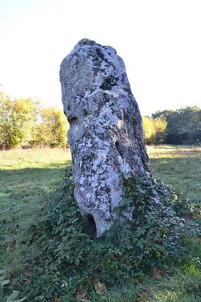 Foto de Menhir de listones - Liberliger - © Creative Commons (https://creativecommons.org/licenses/by-sa/4.0/deed.fr)