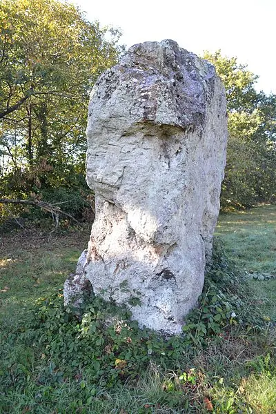 Foto de Menhir de listones - Liberliger - © Creative Commons (https://creativecommons.org/licenses/by-sa/4.0/deed.fr)