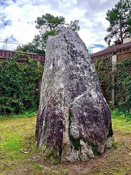 Foto von Menhir sagt die Schicht - Bari Élisabeth - © Creative Commons (https://creativecommons.org/licenses/by-sa/4.0/deed.fr)