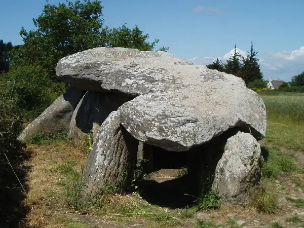 Foto di Dolmen-alleré coperto - VT78 - © Creative Commons (https://creativecommons.org/licenses/by-sa/4.0/deed.fr)