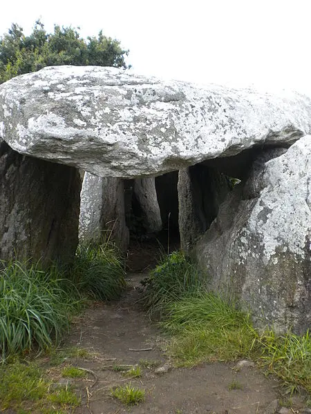Foto di Dolmen-alleré coperto - Cbyd - © Creative Commons (https://creativecommons.org/licenses/by-sa/4.0/deed.fr)