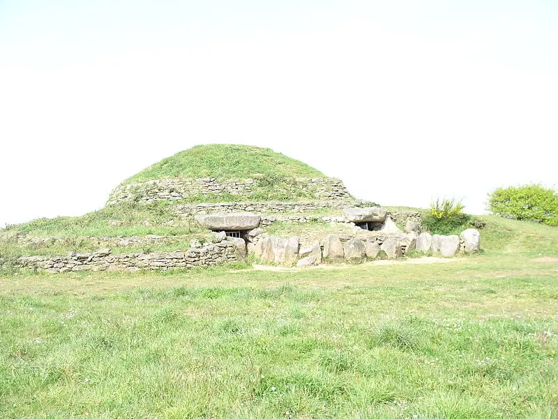 Foto di Dolmen sotto Tumulus, al posto di dissigac - TV78 - © Creative Commons (https://creativecommons.org/licenses/by-sa/4.0/deed.fr)