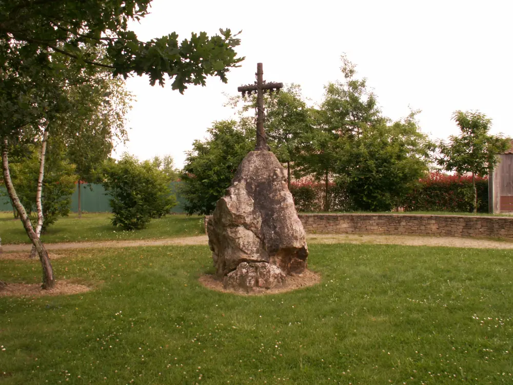 Foto di Menhir des Faux - Sous licence Creative Commons (https://creativecommons.org/licenses/by-sa/4.0/deed.fr) - Par Didier POINTEAU - © Creative Commons (https://creativecommons.org/licenses/by-sa/4.0/deed.fr)