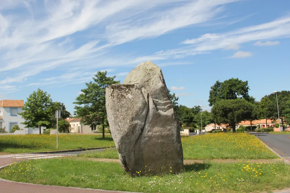 Foto de Menhir dit de Haute -land - Sous licence Creative Commons (https://creativecommons.org/licenses/by-sa/4.0/deed.fr) - Par Sorinières - © Creative Commons (https://creativecommons.org/licenses/by-sa/4.0/deed.fr)