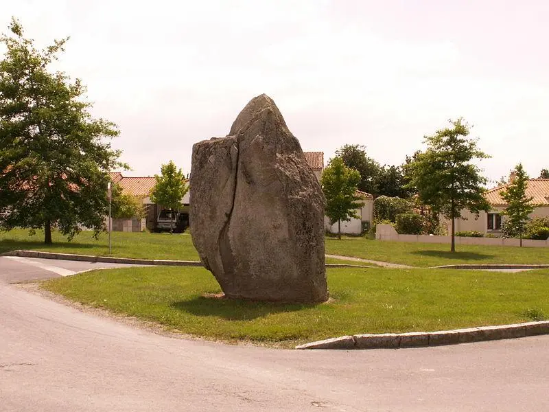Foto de Menhir dit de Haute -land - Didier POINTEAU - © Creative Commons (https://creativecommons.org/licenses/by-sa/4.0/deed.fr)