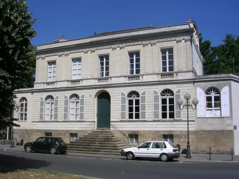 Foto de Edificios, antiguo hotel Allard - Sous licence Creative Commons (https://creativecommons.org/licenses/by-sa/4.0/deed.fr) - Par Jibi44 - © Creative Commons (https://creativecommons.org/licenses/by-sa/4.0/deed.fr)