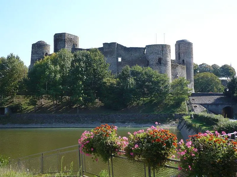 Foto de Castillo (ruinas) - Romain Bréget) - © Creative Commons (https://creativecommons.org/licenses/by-sa/4.0/deed.fr)