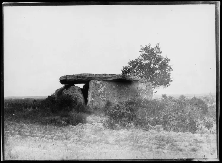Foto von Dolmen sagt, der kleine bedeckte Stein - POP Plateforme Ouverte du Patrimoine / Base Mérimée - © Ministère de la Culture (France), Musée d'Orsay, diffusion GrandPalaisRmn Photo