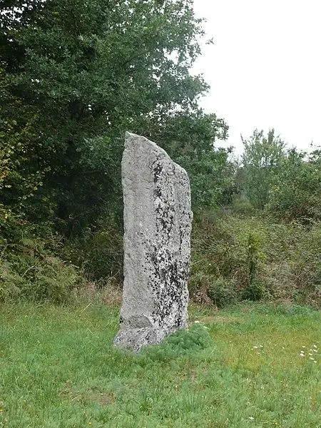Foto von Menhir sagt Caesars Finger - Kormin - © Creative Commons (https://creativecommons.org/licenses/by-sa/4.0/deed.fr)