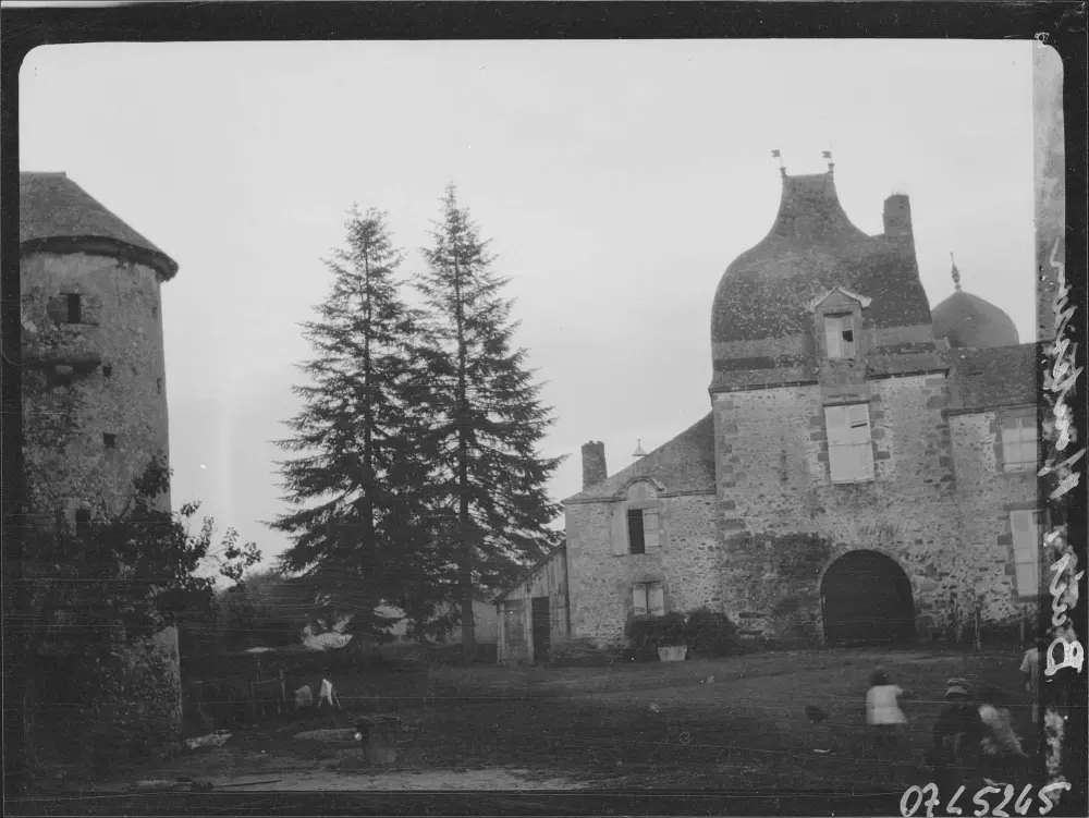 Picture of Montesson Castle - POP Plateforme Ouverte du Patrimoine / Base Mérimée - © Ministère de la Culture (France), Médiathèque du patrimoine et de la photographie, diffusion RMN-GP