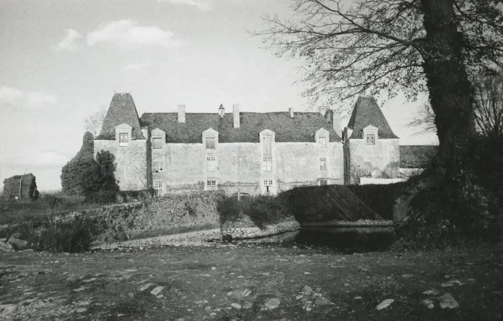 Foto di Château des Linières - POP Plateforme Ouverte du Patrimoine / Base Mérimée - © Ministère de la Culture (France), Médiathèque du patrimoine et de la photographie, tous droits réservés