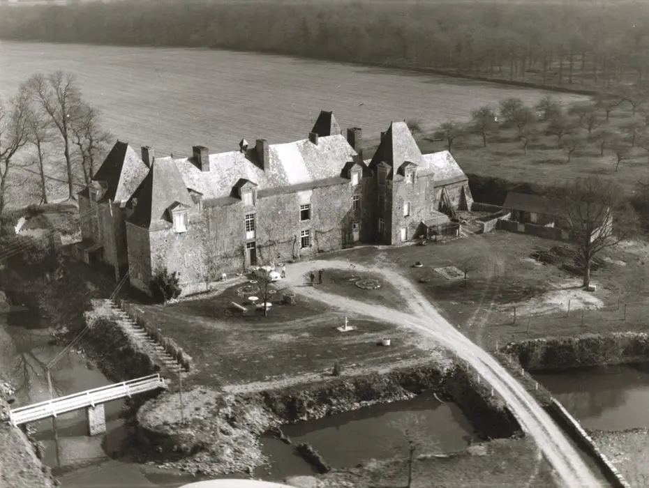 Foto di Château des Linières - POP Plateforme Ouverte du Patrimoine / Base Mérimée - © Ministère de la Culture (France), Médiathèque du patrimoine et de la photographie, tous droits réservés