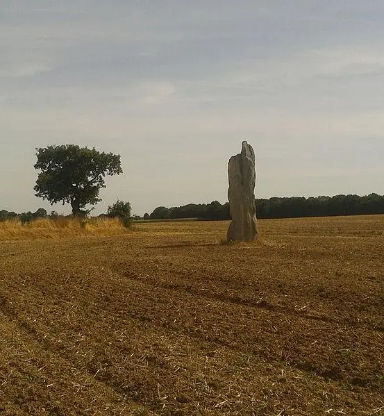 Foto von Menhir de la Hune - Bazouge53 - © Creative Commons (https://creativecommons.org/licenses/by-sa/4.0/deed.fr)