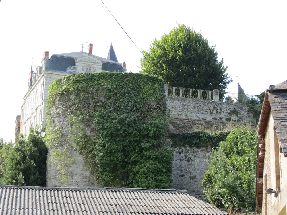 Picture of Castle (remains) - Sous licence Creative Commons (https://creativecommons.org/licenses/by-sa/4.0/deed.fr) - Par Kormin - © Creative Commons (https://creativecommons.org/licenses/by-sa/4.0/deed.fr)