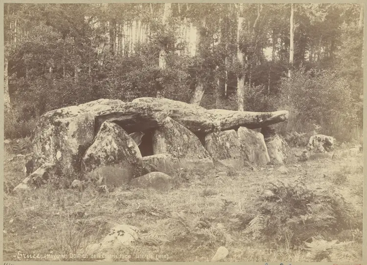 Foto von Dolmen des Rochers - POP Plateforme Ouverte du Patrimoine / Base Mérimée - © Ministère de la Culture (France), Médiathèque du patrimoine et de la photographie, diffusion GrandPalaisRmn Photo