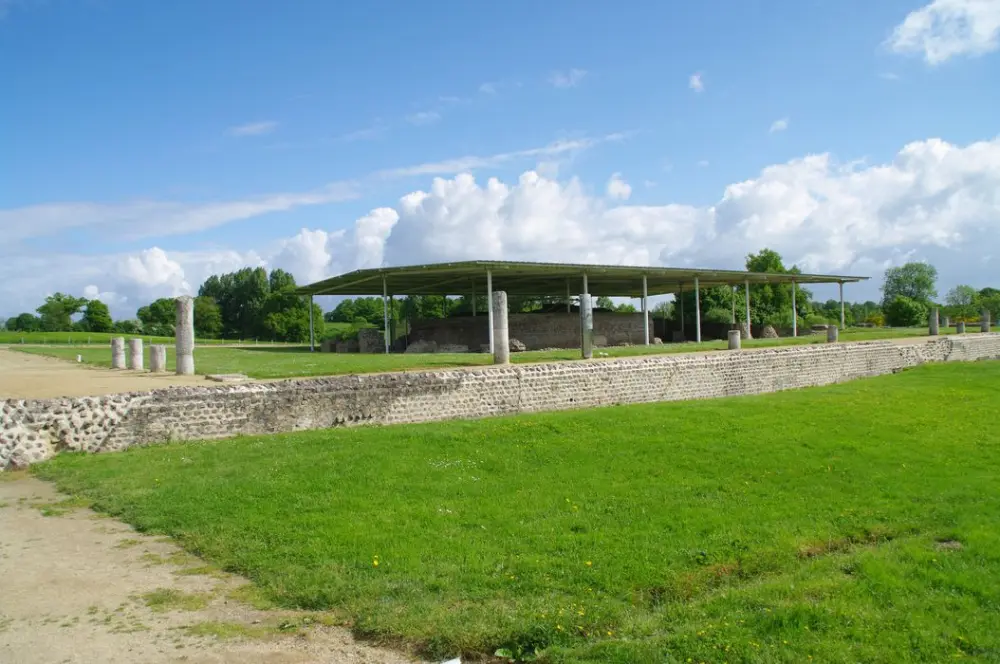 Foto di Campo romano (rimane) - POP Plateforme Ouverte du Patrimoine / Base Mérimée - © Ministère de la Culture (France), Médiathèque du patrimoine et de la photographie, diffusion RMN-GP