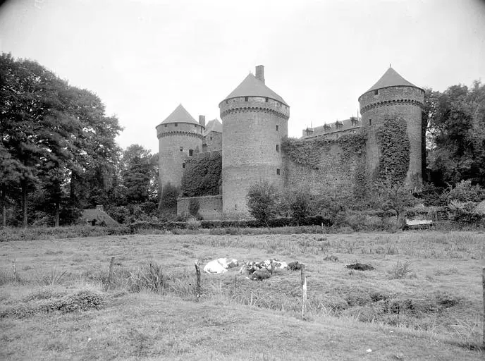 Foto von Schloss und Kapelle - POP Plateforme Ouverte du Patrimoine / Base Mérimée - © Ministère de la Culture (France), Médiathèque du patrimoine et de la photographie, diffusion RMN-GP