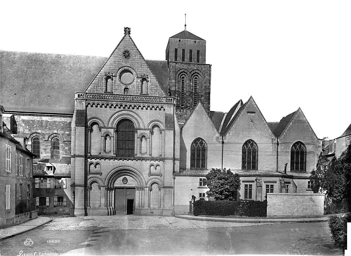 Foto di Cattedrale di Trinità - POP Plateforme Ouverte du Patrimoine / Base Mérimée - © Ministère de la Culture (France), Médiathèque du patrimoine et de la photographie, diffusion RMN-GP