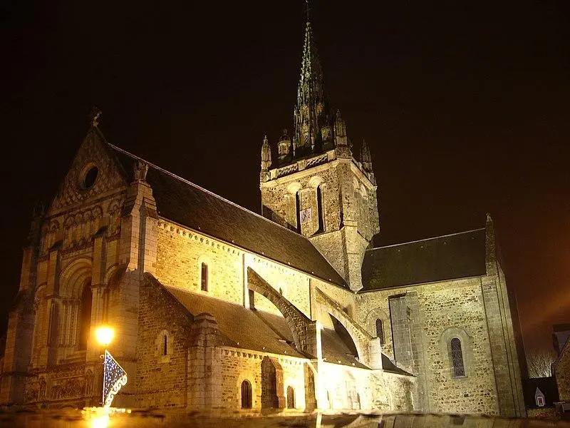 Photo de Eglise Notre-Dame d'Avesnière - Auteur inconnu - © Creative Commons (https://creativecommons.org/licenses/by-sa/4.0/deed.fr)