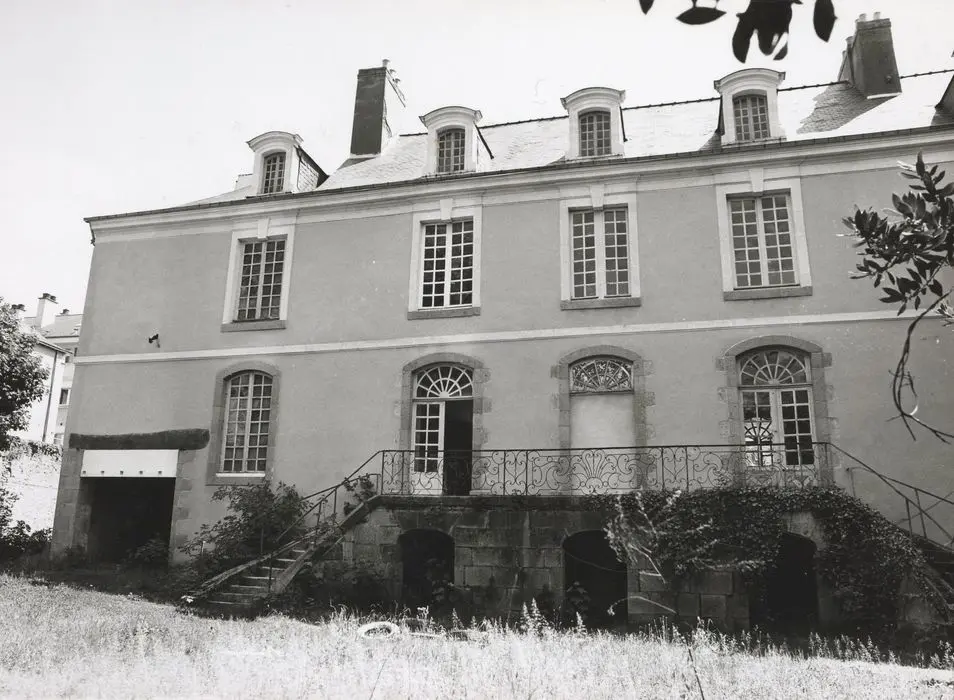 Foto di L'ex hotel de Montfrand, attualmente Hôtel de Sèze e Montfrand - POP Plateforme Ouverte du Patrimoine / Base Mérimée - © Ministère de la Culture (France), Médiathèque du patrimoine et de la photographie, tous droits réservés