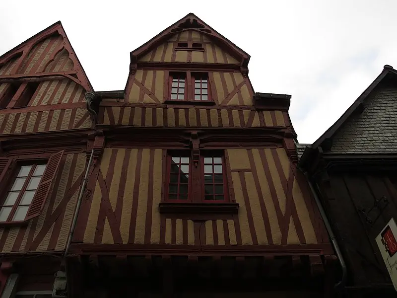 Picture of Two 16th century houses located on both sides of the Grande-Rue - Romain Bréget - © Creative Commons (https://creativecommons.org/licenses/by-sa/4.0/deed.fr)
