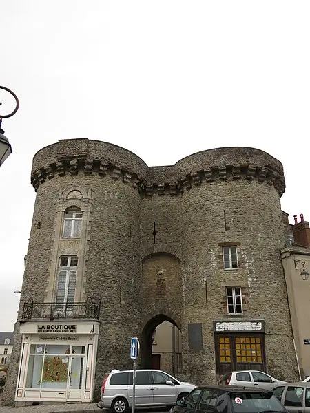 Foto di Vecchi bastioni - Romain Bréget - © Creative Commons (https://creativecommons.org/licenses/by-sa/4.0/deed.fr)
