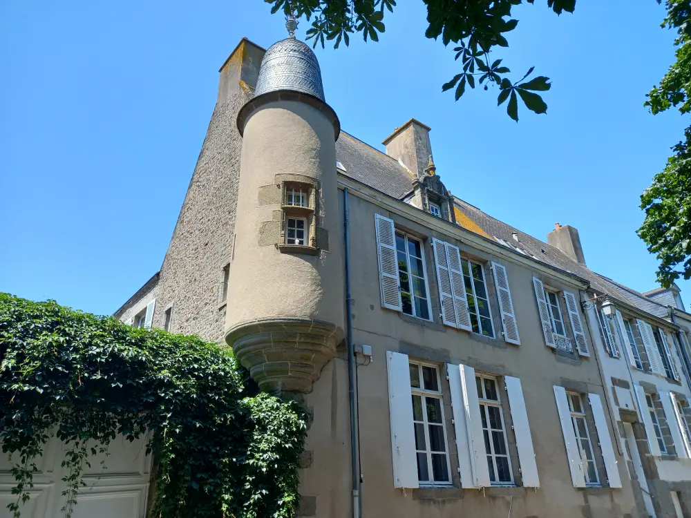 Foto de Hotel - Sous licence Creative Commons (https://creativecommons.org/licenses/by-sa/4.0/deed.fr) - Par Cassandre Foucher - © Creative Commons (https://creativecommons.org/licenses/by-sa/4.0/deed.fr)