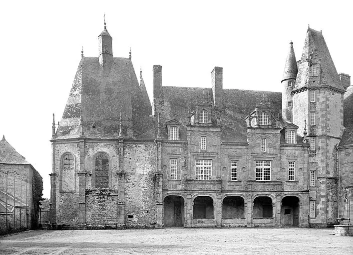 Foto de Château du Rocher - POP Plateforme Ouverte du Patrimoine / Base Mérimée - © Ministère de la Culture (France), Médiathèque du patrimoine et de la photographie, diffusion RMN-GP