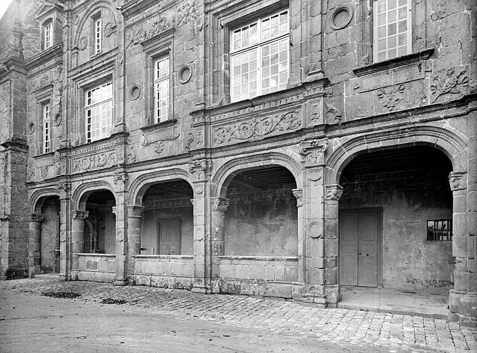 Foto de Château du Rocher - POP Plateforme Ouverte du Patrimoine / Base Mérimée - © Ministère de la Culture (France), Médiathèque du patrimoine et de la photographie, diffusion RMN-GP
