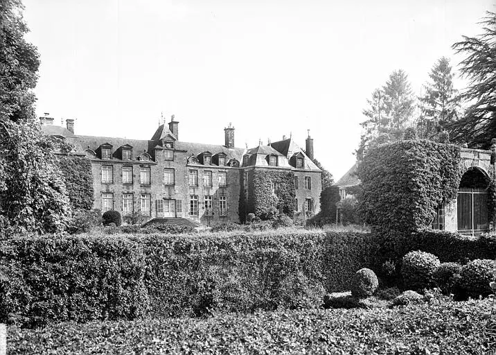 Foto von Montfleaux Castle - POP Plateforme Ouverte du Patrimoine / Base Mérimée - © Ministère de la Culture (France), Médiathèque du patrimoine et de la photographie, diffusion RMN-GP