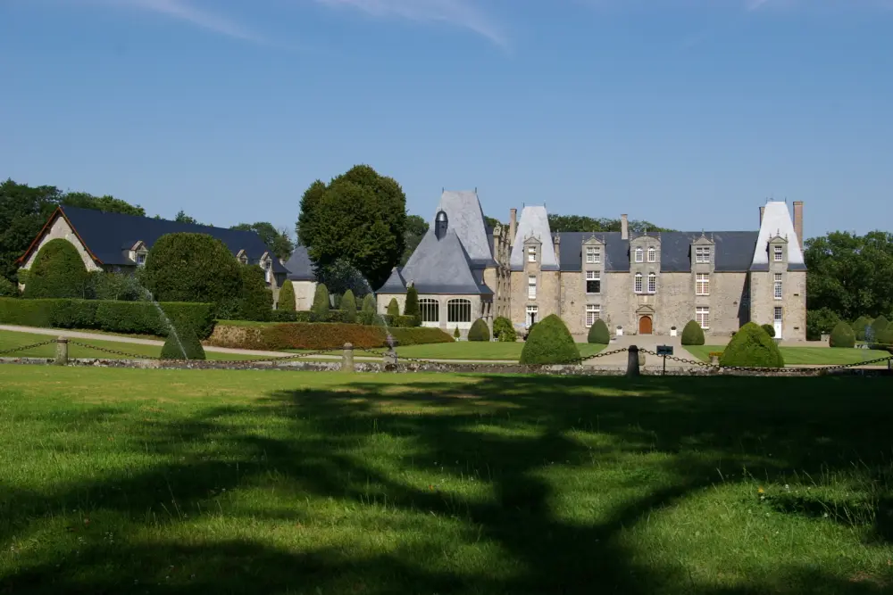 Picture of La Roche-Pichemer castle - Sous licence Creative Commons (https://creativecommons.org/licenses/by-sa/4.0/deed.fr) - Par MontdErve - © Creative Commons (https://creativecommons.org/licenses/by-sa/4.0/deed.fr)