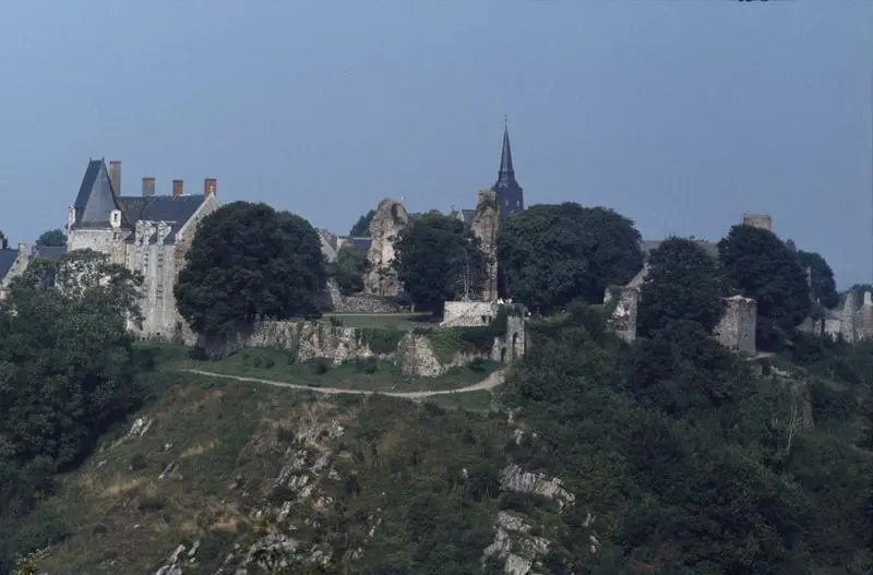 Foto de Castillo - POP Plateforme Ouverte du Patrimoine / Base Mérimée - © Ministère de la Culture (France), Médiathèque du patrimoine et de la photographie, diffusion GrandPalaisRmn Photo