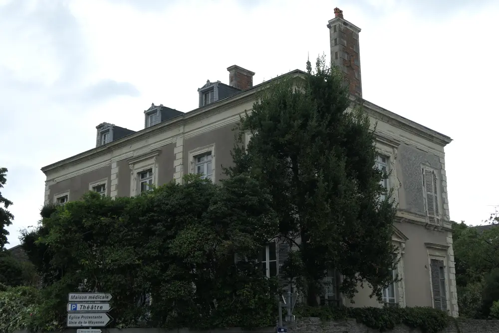 Foto von Dutreil Mansion - Sous licence Creative Commons (https://creativecommons.org/licenses/by-sa/4.0/deed.fr) - Par Fab5669 - © Creative Commons (https://creativecommons.org/licenses/by-sa/4.0/deed.fr)