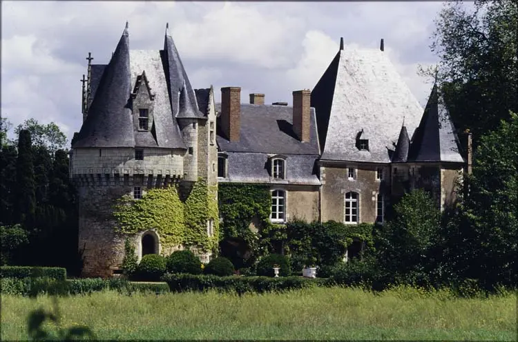 Foto von Bazouges Castle - POP Plateforme Ouverte du Patrimoine / Base Mérimée - © Donation VMF, Ministère de la Culture (France), Médiathèque du patrimoine et de la photographie, diffusion GrandPalaisRmn Photo