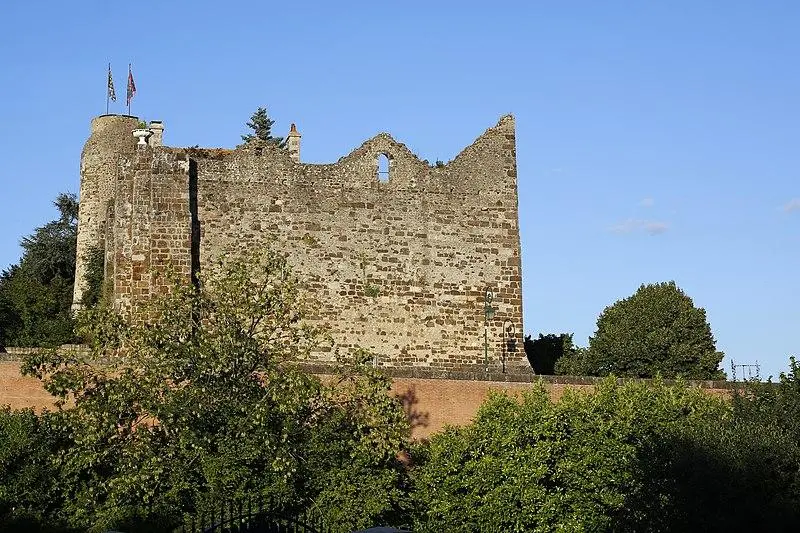 Foto de Castillo (restos) - Pymouss - © Creative Commons (https://creativecommons.org/licenses/by-sa/4.0/deed.fr)